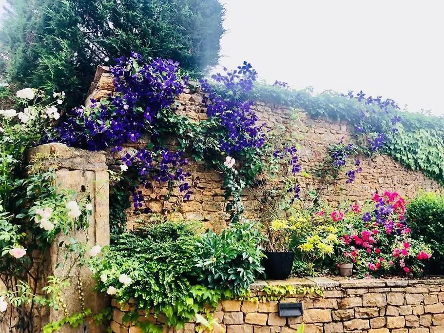 La Madigniere En Beaujolais Pierres Dorees Lacenas
